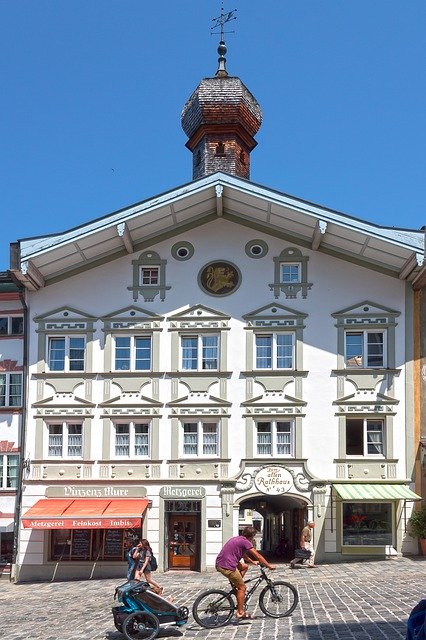 Bezpłatne pobieranie Town Hall Old Facade - bezpłatne zdjęcie lub obraz do edycji za pomocą internetowego edytora obrazów GIMP