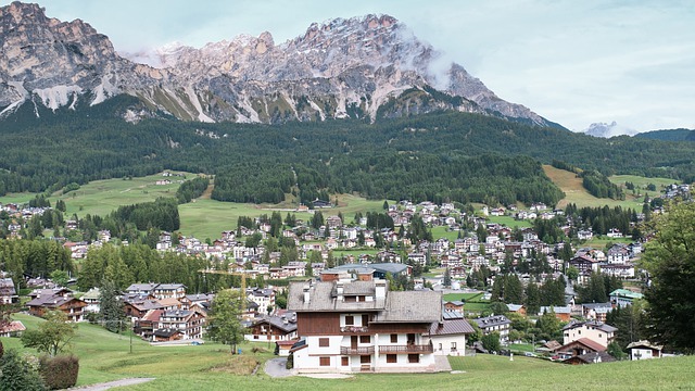 הורדה חינם עיירה איטליה כפר הדולומיטים תמונה חינם לעריכה עם עורך תמונות מקוון בחינם של GIMP