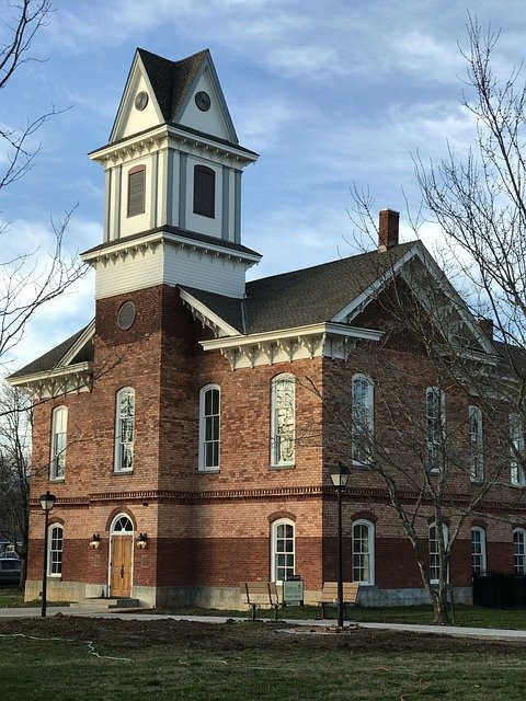 Безкоштовно завантажте Town Square Small City Hall - безкоштовну фотографію або зображення для редагування за допомогою онлайн-редактора зображень GIMP