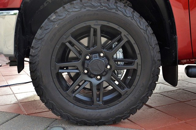 Unduh gratis Toyota Tundra Tire Wheel - foto atau gambar gratis untuk diedit dengan editor gambar online GIMP