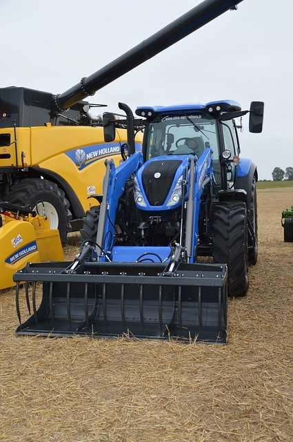 Descărcare gratuită șablon foto gratuit Tractor Agriculture Vehicle pentru a fi editat cu editorul de imagini online GIMP