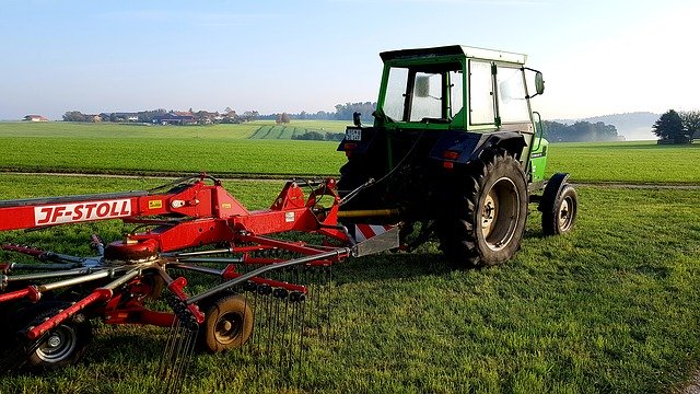 تنزيل مجاني لـ Tractor Hay Tedders Meadow - صورة أو صورة مجانية ليتم تحريرها باستخدام محرر الصور عبر الإنترنت GIMP