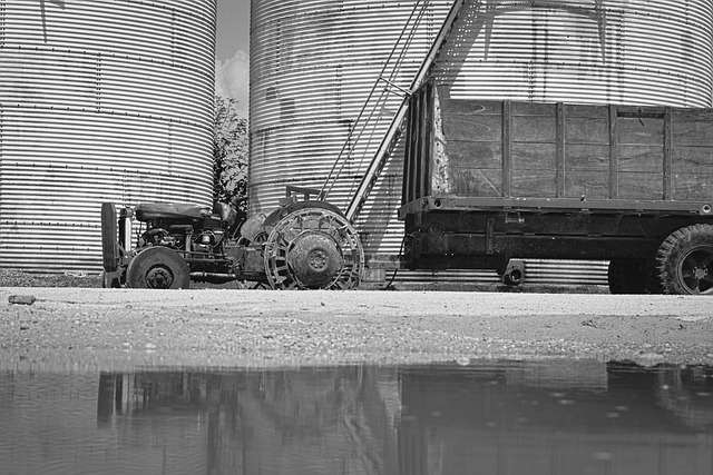 Free download tractor iron wheels antique old free picture to be edited with GIMP free online image editor