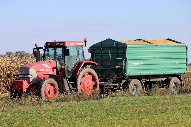 Free download tractor mccormick mtx 135 transport free picture to be edited with GIMP free online image editor