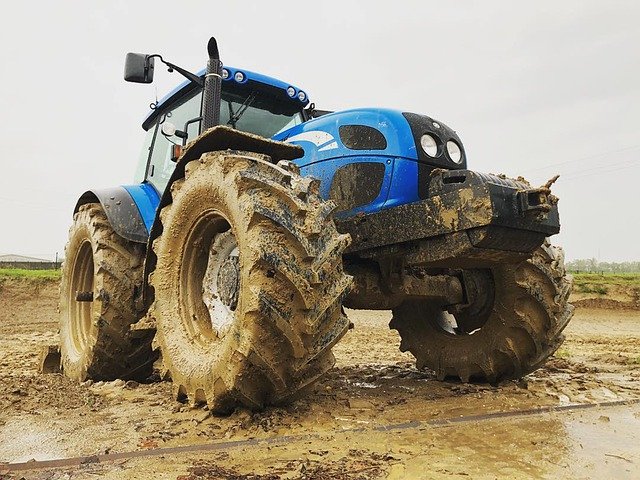 دانلود رایگان Tractor New Holland Agriculture - عکس یا تصویر رایگان رایگان برای ویرایش با ویرایشگر تصویر آنلاین GIMP