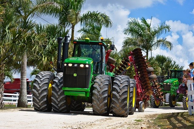 Muat turun percuma gambar percuma keluk mesin besar lebar traktor untuk diedit dengan editor imej dalam talian percuma GIMP