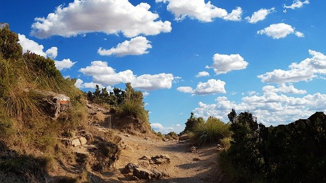 Descărcare gratuită Trail Clouds Landscape - fotografie sau imagini gratuite pentru a fi editate cu editorul de imagini online GIMP