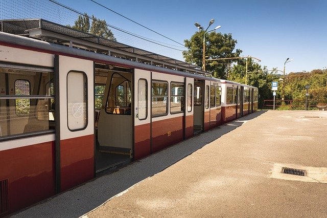 Unduh gratis Tram Budapest Transport - foto atau gambar gratis untuk diedit dengan editor gambar online GIMP