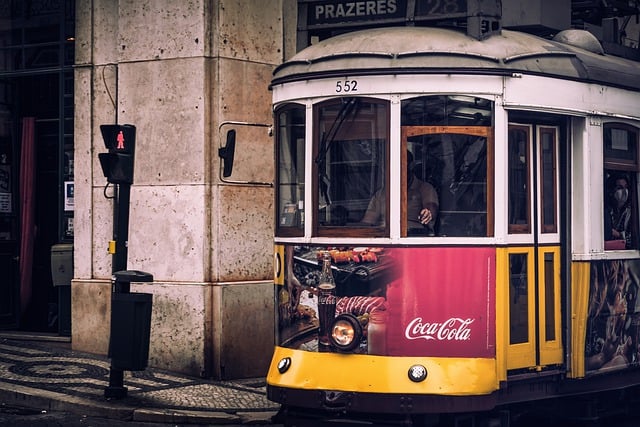 Бесплатно скачать трамвай Лиссабон Португалия старая бесплатная картинка для редактирования в GIMP бесплатный онлайн-редактор изображений