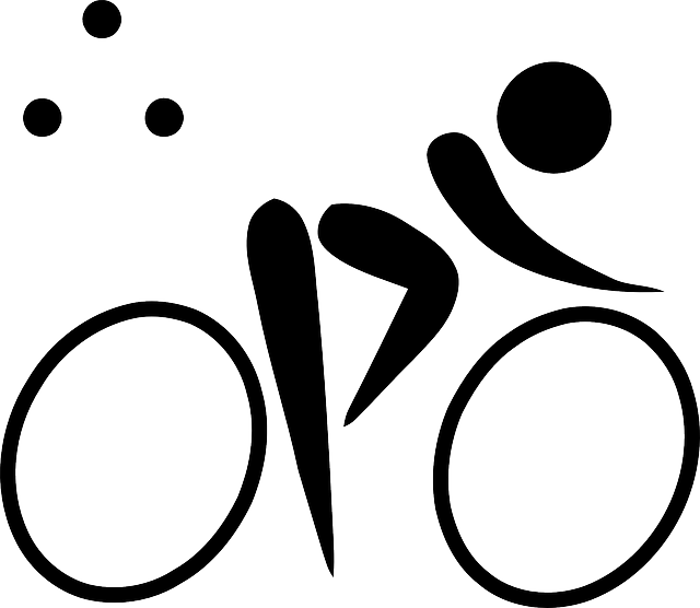 Descărcare gratuită Triatlon Triatlet Atletic - Grafică vectorială gratuită pe Pixabay ilustrație gratuită pentru a fi editată cu editorul de imagini online gratuit GIMP
