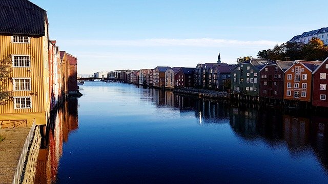 Gratis download Trondheim River Canal Houses - gratis foto of afbeelding om te bewerken met GIMP online afbeeldingseditor