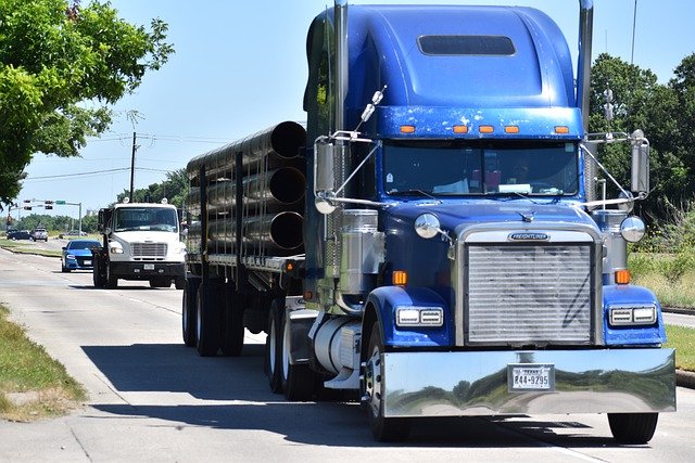 Free download truck 18 wheeler plumbing cargo free picture to be edited with GIMP free online image editor