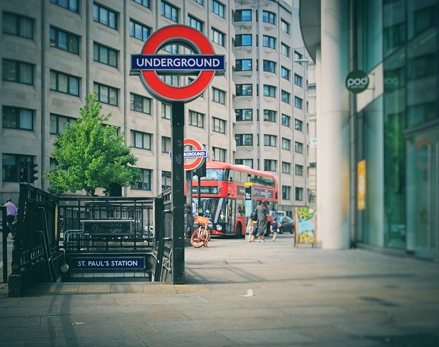 Unduh gratis Tube Station City - foto atau gambar gratis untuk diedit dengan editor gambar online GIMP