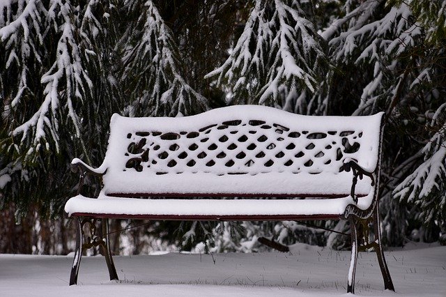 Unduh gratis Tuinbankje Garden Bench Snowy - foto atau gambar gratis untuk diedit dengan editor gambar online GIMP