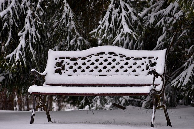 Muat turun percuma Tuinbankje Garden Bench Snowy - foto atau gambar percuma untuk diedit dengan editor imej dalam talian GIMP