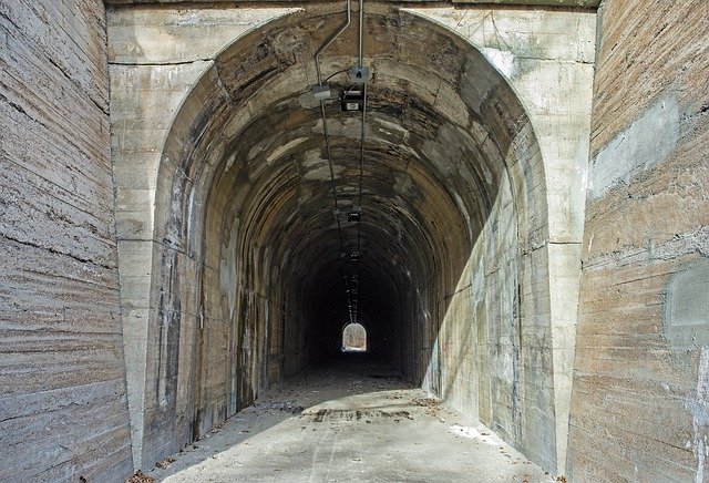 Kostenloser Download Tunnel Dark Light - kostenloses Foto oder Bild zur Bearbeitung mit GIMP Online-Bildbearbeitung