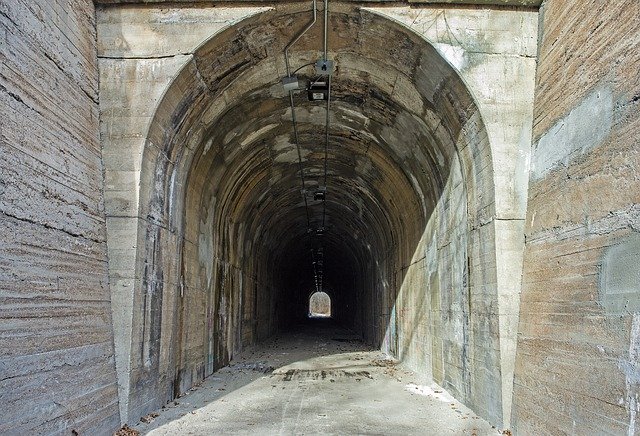 ດາວ​ໂຫຼດ​ຟຣີ Tunnel Dark Light - ຮູບ​ພາບ​ຟຣີ​ຫຼື​ຮູບ​ພາບ​ທີ່​ຈະ​ໄດ້​ຮັບ​ການ​ແກ້​ໄຂ​ກັບ GIMP ອອນ​ໄລ​ນ​໌​ບັນ​ນາ​ທິ​ການ​ຮູບ​ພາບ​