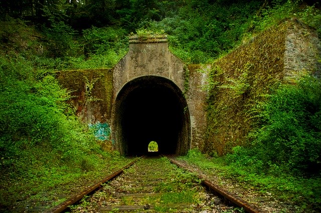 Descărcare gratuită Tunnel Train Railway - fotografie sau imagini gratuite pentru a fi editate cu editorul de imagini online GIMP