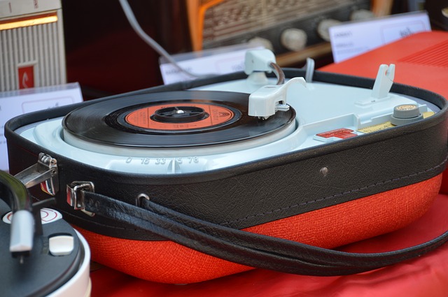 Free download turntable retro music disk his free picture to be edited with GIMP free online image editor
