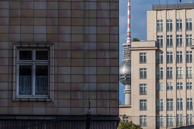 Descarga gratuita de la imagen gratuita del edificio emblemático de la torre de televisión de Berlín para editar con el editor de imágenes en línea gratuito GIMP