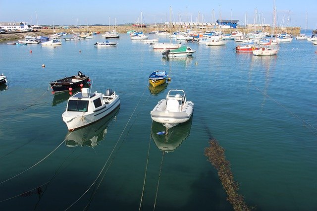 免费下载彭赞斯海岸的两艘船 - 使用 GIMP 在线图像编辑器编辑的免费照片或图片