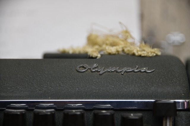 무료 다운로드 Typewriter Office Old - 무료 사진 또는 GIMP 온라인 이미지 편집기로 편집할 사진
