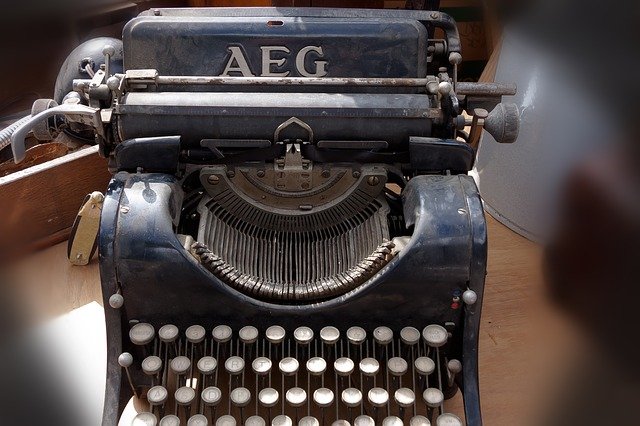 Free graphic typewriter portable typewriter to be edited by GIMP free image editor by OffiDocs