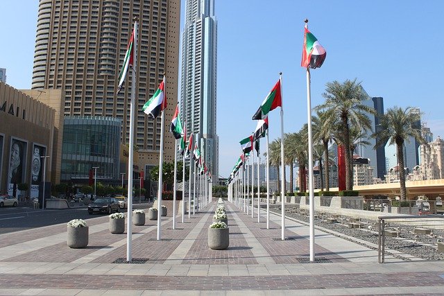 دانلود رایگان پرچم امارات متحده عربی عکس ورودی مرکز خرید دبی برای ویرایش با ویرایشگر تصویر آنلاین رایگان GIMP