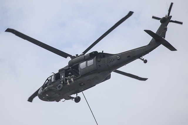 Téléchargement gratuit de l'image gratuite uh 60 blackhawk flight rope à éditer avec l'éditeur d'images en ligne gratuit GIMP