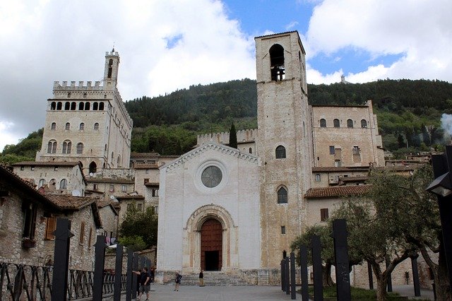 Téléchargement gratuit de l'église de Gubbio en Ombrie - photo ou image gratuite à modifier avec l'éditeur d'images en ligne GIMP