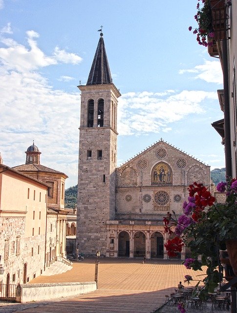 Unduh gratis Katedral Umbria Spoleto - foto atau gambar gratis untuk diedit dengan editor gambar online GIMP