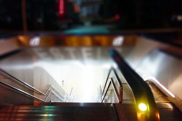 Unduh gratis Urban Escalator Street - foto atau gambar gratis untuk diedit dengan editor gambar online GIMP