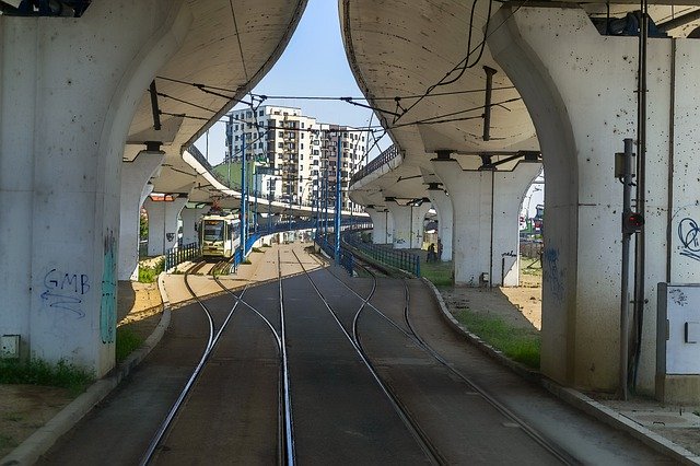 ดาวน์โหลดฟรี Urban Landscape Bridge Pass The - ภาพถ่ายหรือรูปภาพฟรีที่จะแก้ไขด้วยโปรแกรมแก้ไขรูปภาพออนไลน์ GIMP