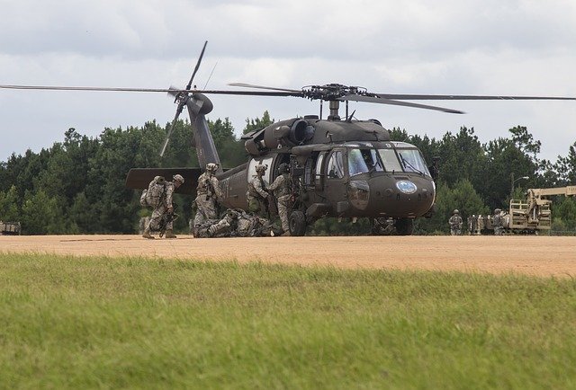 Bezpłatne pobieranie US Army uh 60 blakchawk darmowe zdjęcie do edycji za pomocą bezpłatnego internetowego edytora obrazów GIMP