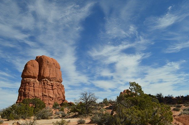 Descărcare gratuită Utah Blue Sky Clouds Monument - fotografie sau imagini gratuite pentru a fi editate cu editorul de imagini online GIMP