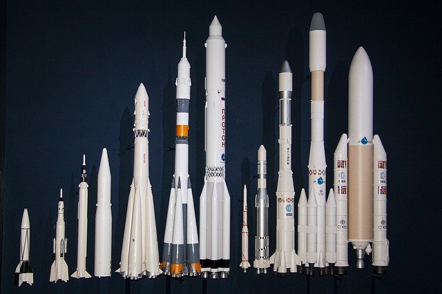 Free graphic v2 rocket ariane 5 launcher to be edited by GIMP free image editor by OffiDocs