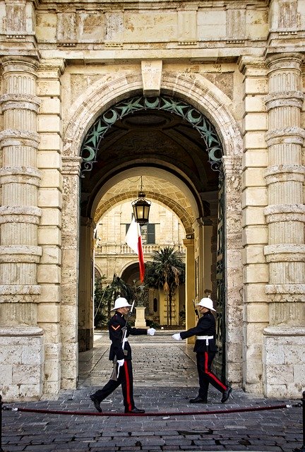 Descărcare gratuită Valletta Malta Guard Grand - fotografie sau imagine gratuită pentru a fi editată cu editorul de imagini online GIMP