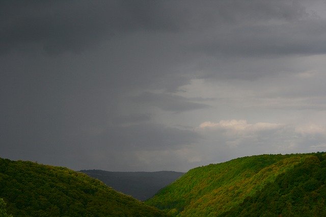 Téléchargement gratuit du modèle de photo gratuit Valley Hill Green à éditer avec l'éditeur d'images en ligne GIMP