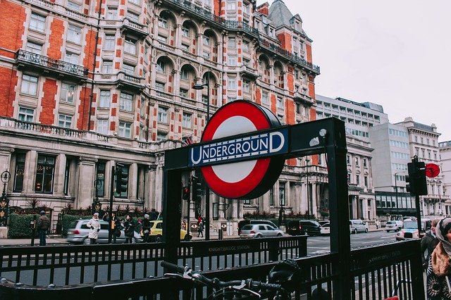 ดาวน์โหลดฟรี Vehicle London United Kingdom - ภาพถ่ายหรือรูปภาพฟรีที่จะแก้ไขด้วยโปรแกรมแก้ไขรูปภาพออนไลน์ GIMP