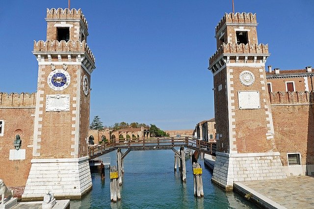 Descarga gratuita Puerto del Arsenal de Venecia: foto o imagen gratuita para editar con el editor de imágenes en línea GIMP