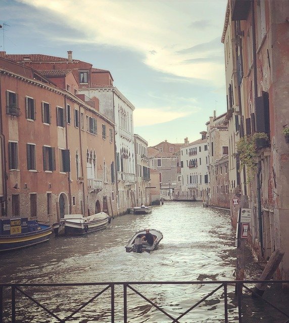 Free download Venice Boat -  free photo or picture to be edited with GIMP online image editor