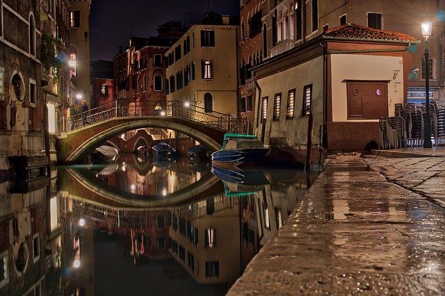 Scarica gratuitamente Venice Bridge Mirroring: foto o immagini gratuite da modificare con l'editor di immagini online GIMP