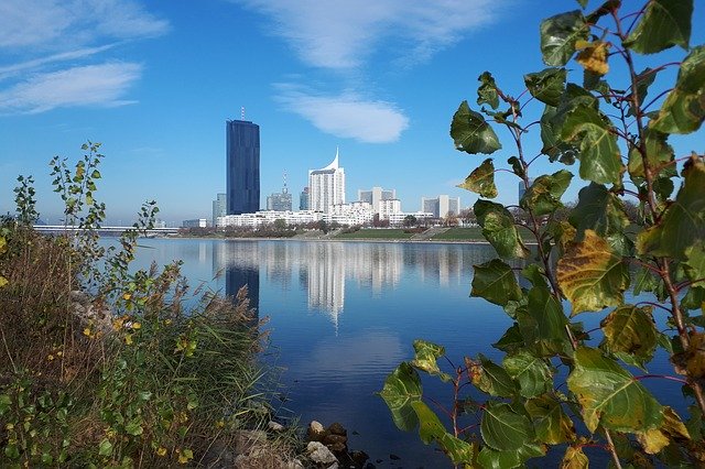 Muat turun percuma Vienna Danube Autumn - foto atau gambar percuma untuk diedit dengan editor imej dalam talian GIMP