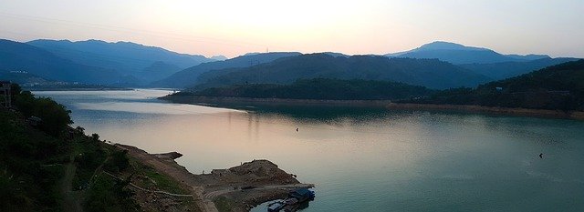Scarica gratuitamente la montagna del fiume vietnamita: foto o immagini gratuite da modificare con l'editor di immagini online GIMP