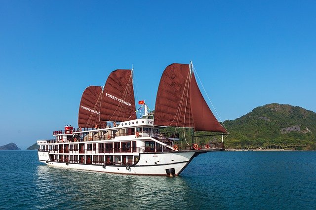 Téléchargement gratuit de Croisière dans la baie d'Halong au Vietnam - photo ou image gratuite à modifier avec l'éditeur d'images en ligne GIMP