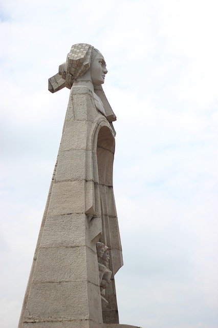 Download gratuito Vietnam High Statue Cemetery - foto o immagine gratis da modificare con l'editor di immagini online di GIMP