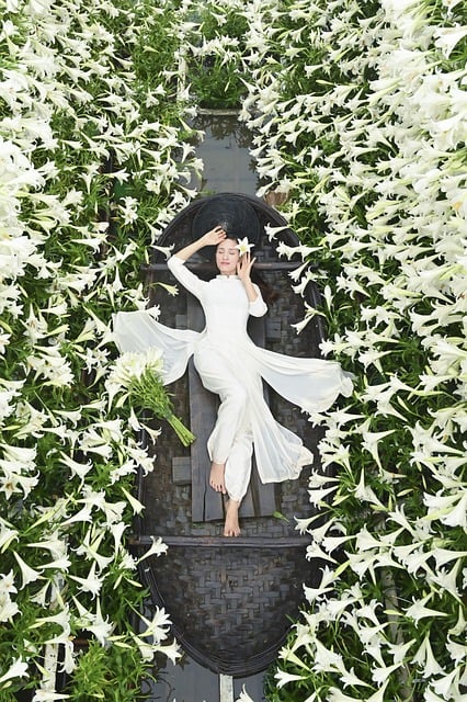 Free download vietnam woman flowers beauty free picture to be edited with GIMP free online image editor