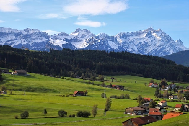 GIMPで編集できる村の山の風景の無料画像を無料でダウンロード無料のオンライン画像エディター