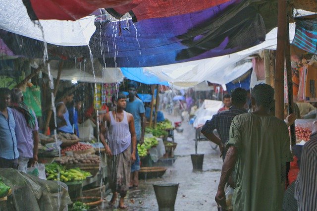 تنزيل مجاني في Village Rain Market - صورة مجانية أو صورة يتم تحريرها باستخدام محرر الصور عبر الإنترنت GIMP