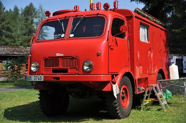 Kostenloser Download Vintage Fire Truck Alert Fire Kostenloses Bild, das mit dem kostenlosen Online-Bildeditor GIMP bearbeitet werden kann